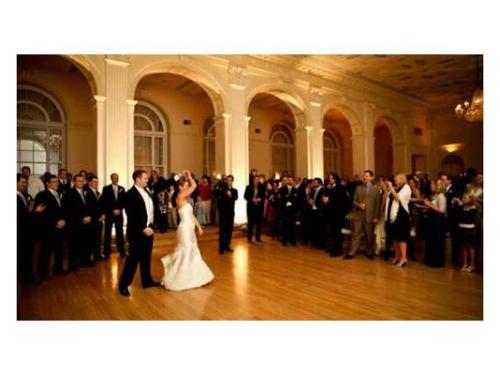 Imagens ilustrativas  uma festa com muito glamour, musicas de todos os estilos fazem parte do sucesso da sua   festa!