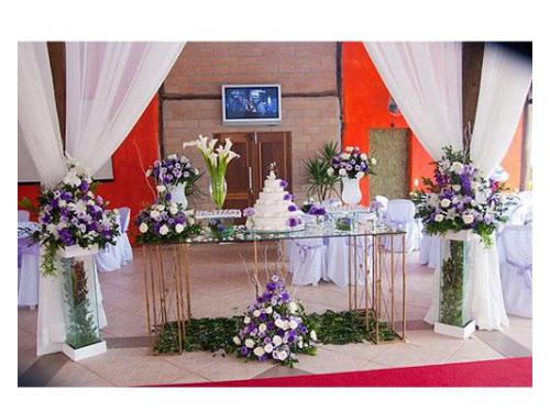 Um sítio completo com serviço de buffet para casamento