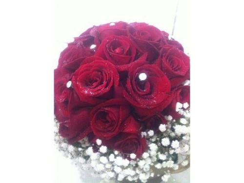 Bouquet de noiva vermelho com ponto de luz