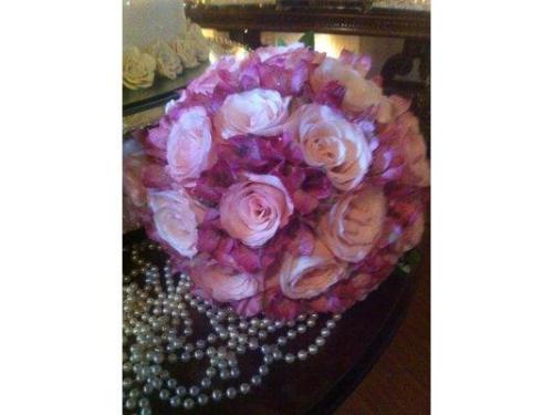 bouquet rosas com astromélias lilás