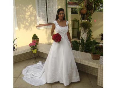 Noiva relaxada e preparada para encontrar com seu amor