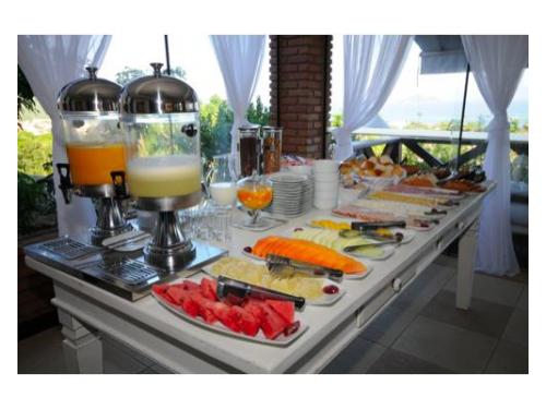 Completíssimo buffet elaborado para atender todos os requisitos de uma alimentação matinal saudável