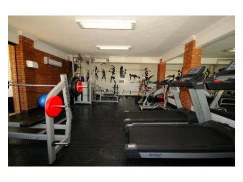 Piscina, sauna, fitness center, restaurante, bar-café e espaço infantil