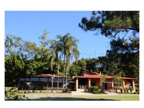 Sede com belíssimo pátio coberto e varandas