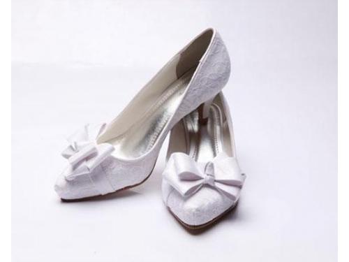 Sapato de noiva rendado