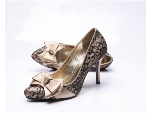 Sapato rendado com laço