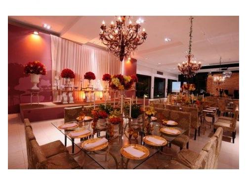 Trabalhamos com os mais renomados decoradores e paisagistas de brasília. impressione seus convidados lhes proporcionando uma festa espetacular e inesquecível.