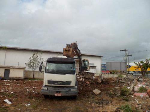 Carregamento de entulho