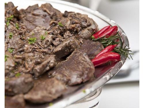 Bolinha de ricota com parma com recheio de damasco e mel