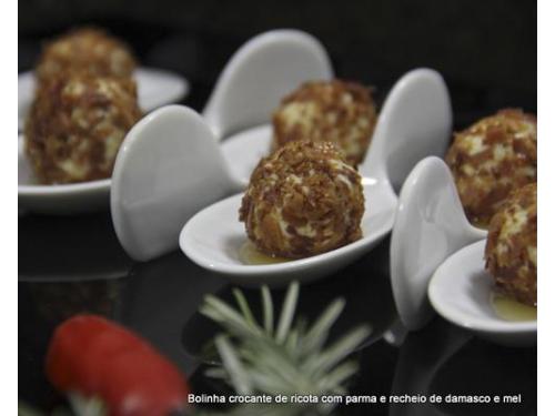 Atum salteado com amêndoas e mel