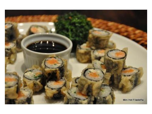 Roll de salmão com cream cheese