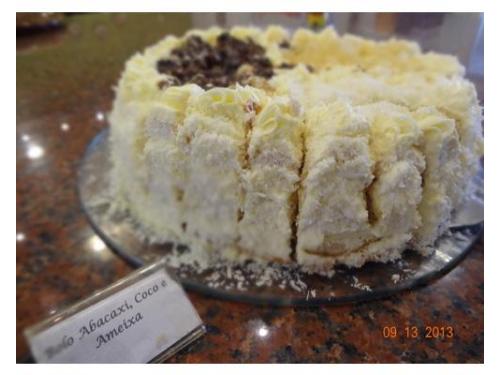 Bolo de abacaxi, ameixa e coco, um dos mais apreciados!