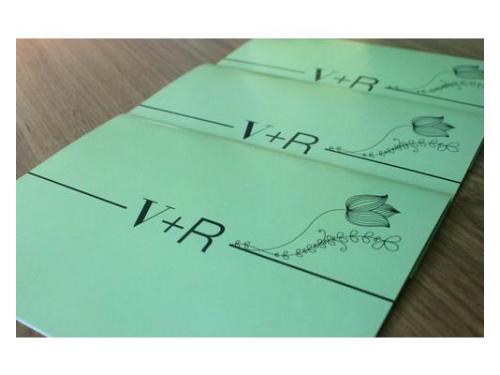 Mais info: http://rosadepapel.com.br/site/layouts/convite-flores-verde/