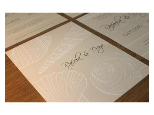 Mais info: http://rosadepapel.com.br/site/layouts/convite-conchas-areia/