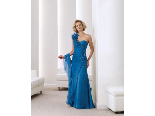 Vestidos de festa em diferentes cores e modelos