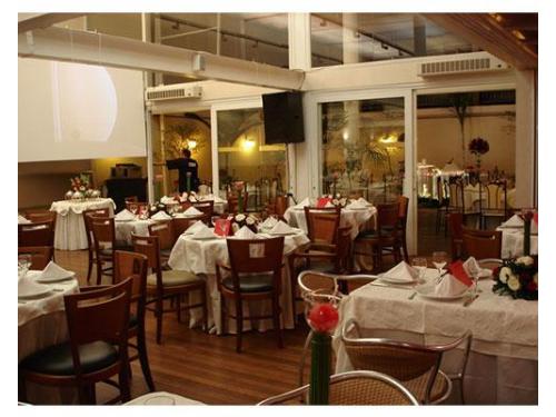 Espaço para casamento com ar-condicionado central