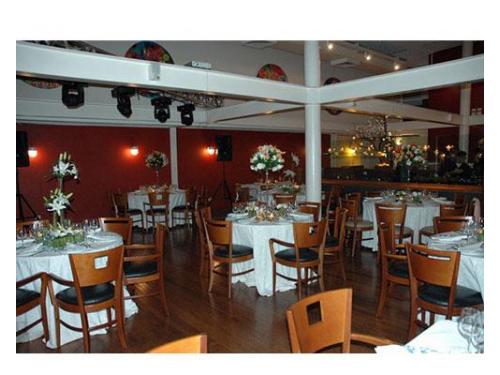 Um espaço para casamento sofisticado e clean