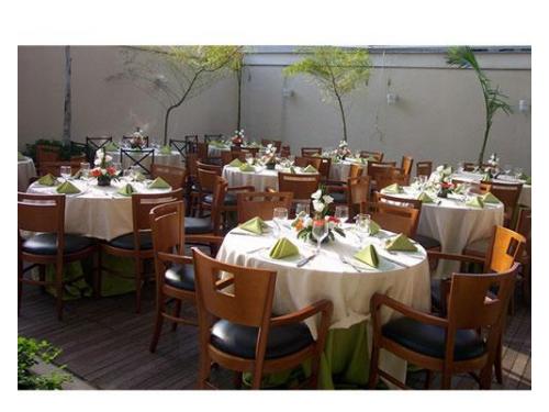 Deck com jardim ao ar livre