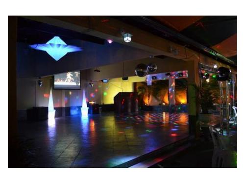 Ampla pista de dança