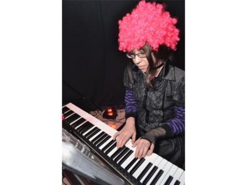 Giovanna - piano elétrico / teclado / violino