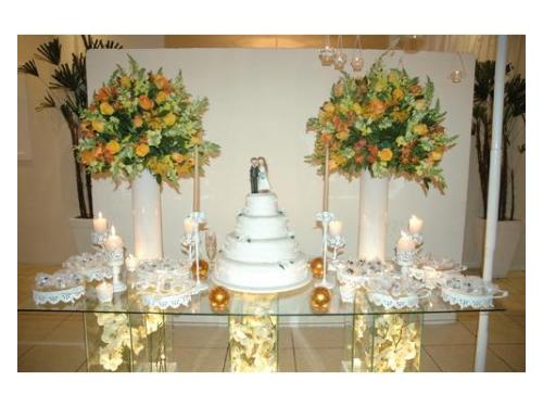 Mesa de bolo e doces