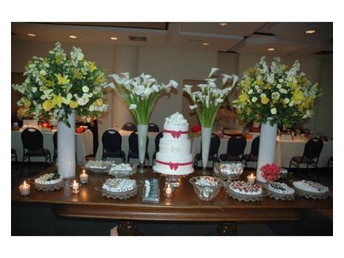 Mesa de bolo e doces