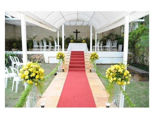 Espaço para casamento rodeado pela natureza