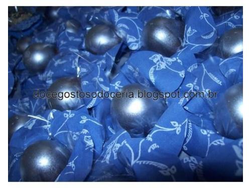 Bombom decorado pintura prata.