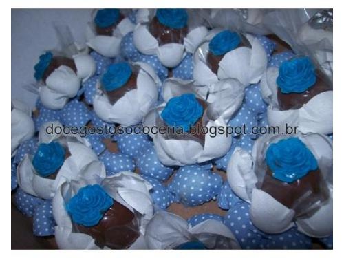 Bombom decorado rosa comestível.