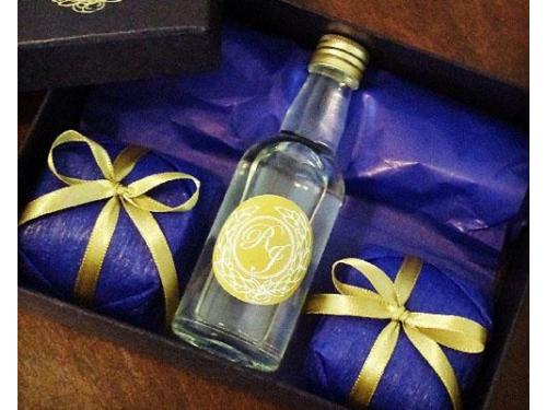 Kit cachaça com 2 bem casados