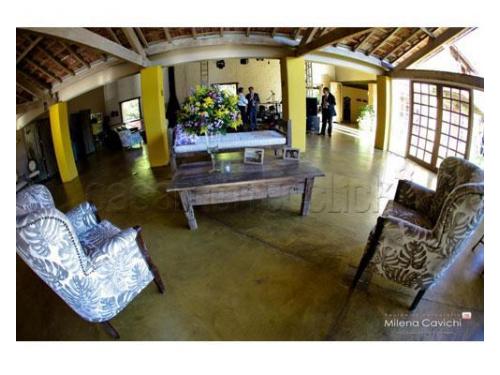 Espaços amplos e bem iluminados