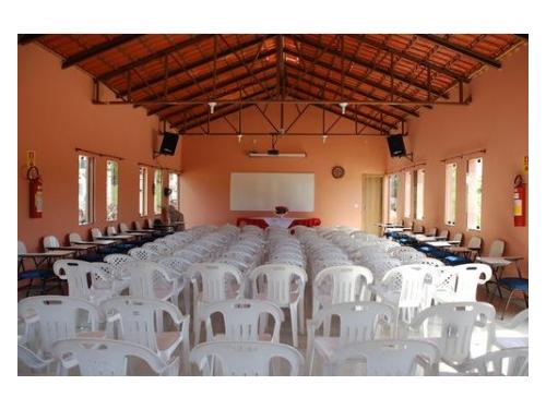 Salão oval 
100 pessoas