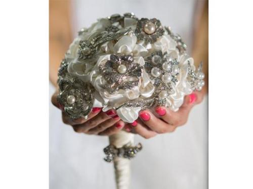 Buquê de broches e flores em tecido
foto: fabio ferreira