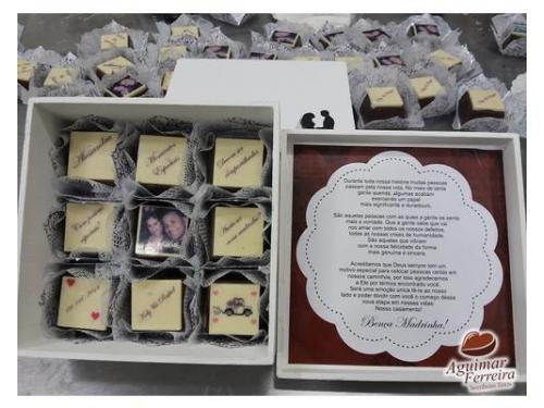 Caixa lembrancinha padrinhos com bombons personalizados