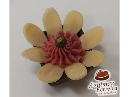 Caixa flor de amêndoas