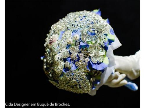 Cida Designer de buquê em broche