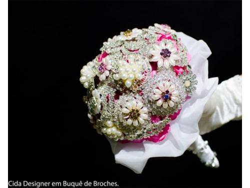 Cida Designer de buquê em broche