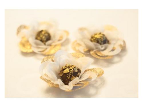 Bombons e trufas para festas: trufa l de manjericão com flocos de ouro