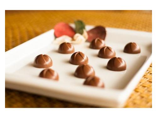 Bombons belga ao leite 33% cacau com toque de flor de sal.