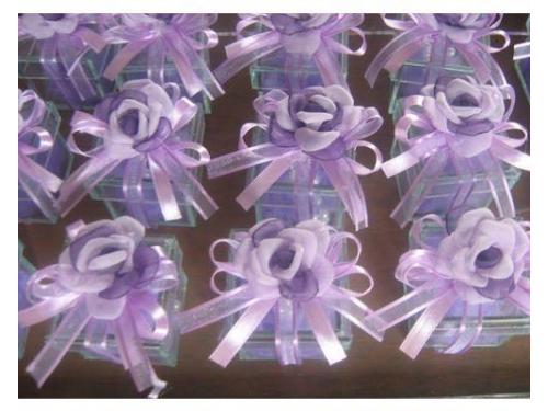 Caixinha de vidro (ou acrilico) 4x4cm com camélia de 4cm em voil