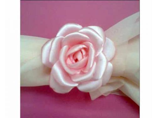 Porta-guardanapo com camélia em cetim de 7cm