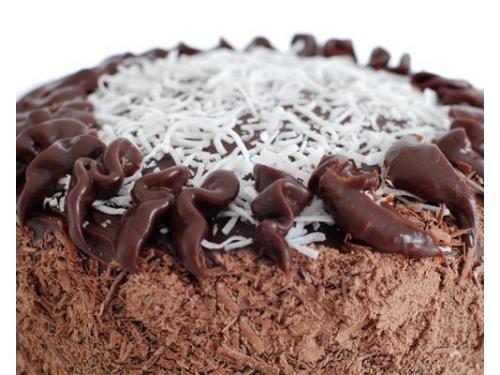 Bolo prestígio: torta de chocolate e recheio de coco