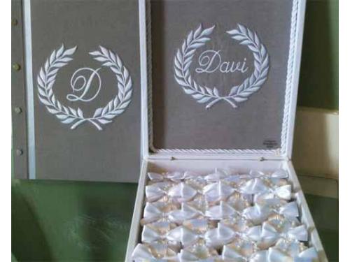 Caixa e livro de assinatura para maternidade