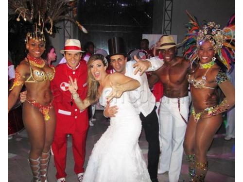Escola de samba para animar seu casamento