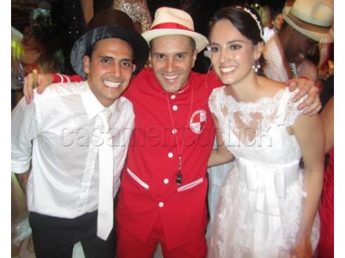 Show de bateria de escola de samba em seu casamento