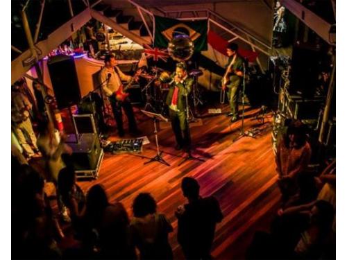 Espaço para banda e dj