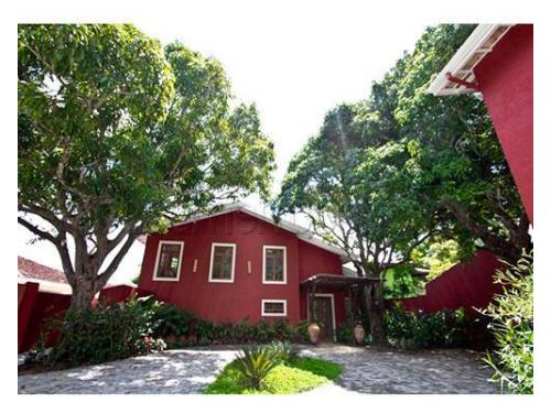 Espaço para casamento rodeado de montanhas