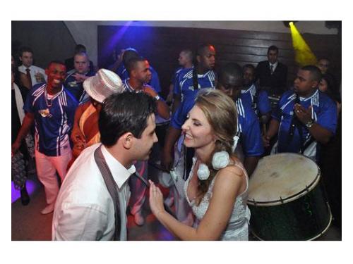 Escola de samba para animar o seu casamento