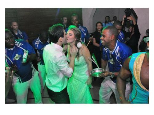 Escola de samba profissional para o seu casamento
