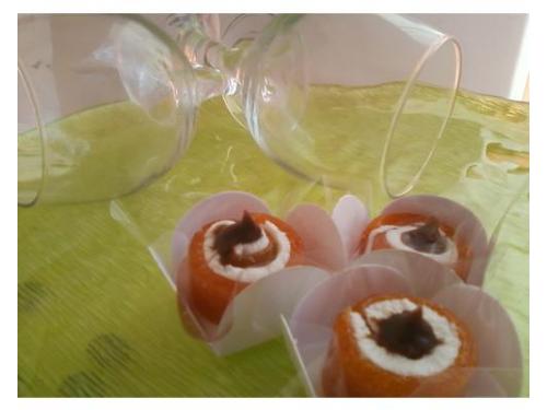 Sushi de damasco com marzipan de amêndoas e chocolate.